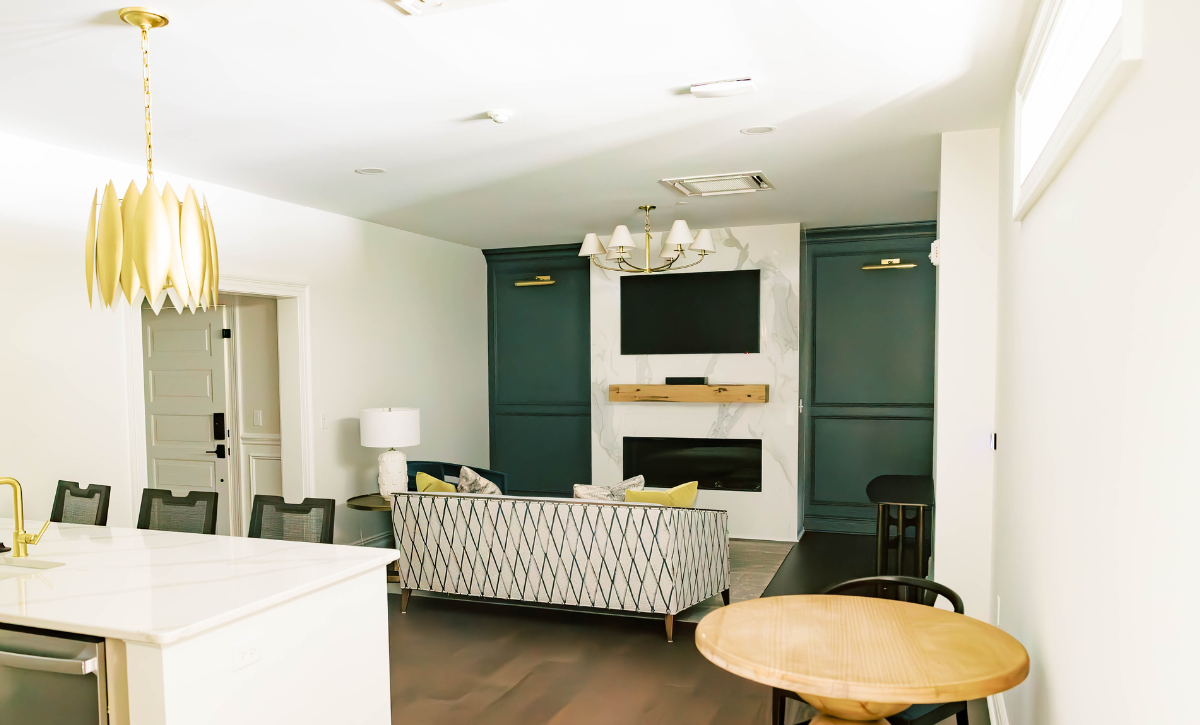 Commercial Historic King Mansion Suites 1